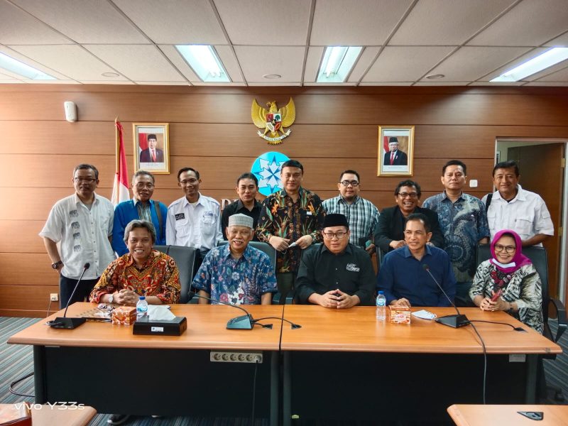 Ketua Dewan Pers Prof Azyumardi Azra didampingi anggota Dewan Pers Asmono Wikan menerima kunjungan audiensi SMSI yang dipimpin oleh Ketua Umum SMSI Firdaus di  gedung Dewan Pers, Jakarta, Jumat, 12 Agustus 2022.